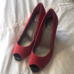 NWT Red suede open toe pump